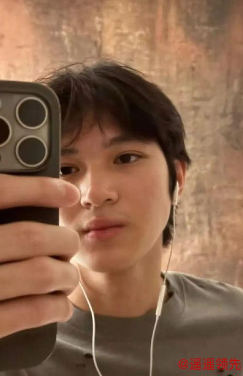 又一位星二代“整容式逆袭”，19岁帅成180cm肌肉男神，果然胖子都是潜力股！