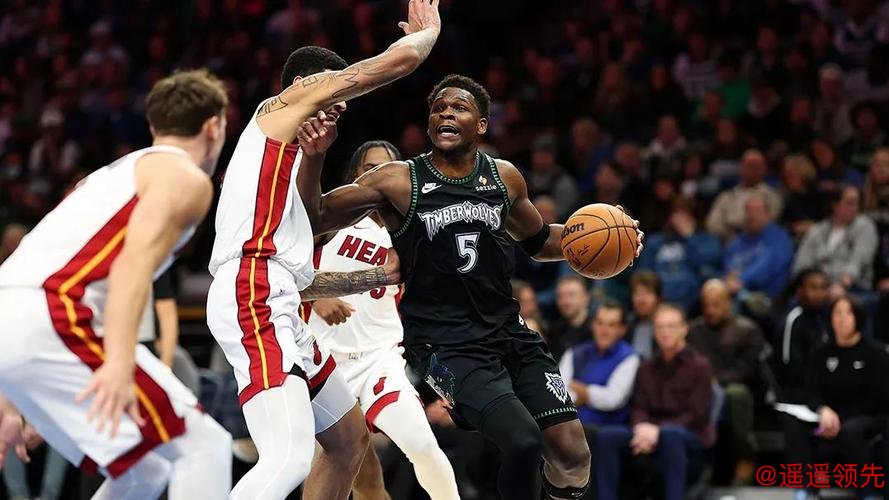 爱德华兹26+5鲍威尔21分 森林狼扑灭热火迎三连胜